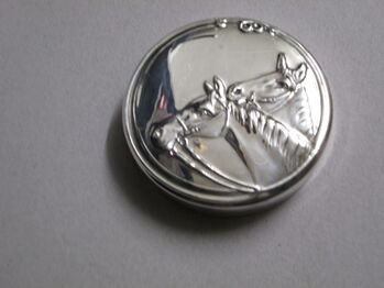 Dose rund versilbert mit 2 Pferdeköpfen  7 cm, Markus, Biżuteria jeździecka, München