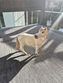 Schleichpferde und No Name Marke