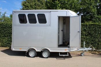 Pferdeanhänger-Pferdetransporter-2 Großpferde oder 3 Endmaßpony Dickenherr Anka Anka Dickenherr