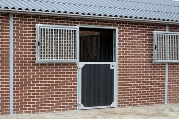 Pferdestalltür mit Sicherheitsglas | Stalltür Pferdestall, Rutjes Pferdeboxen und Zäune, Horse & Stable Mats, Goor