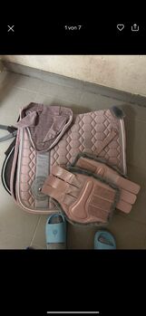 Rosa Cavallo Dressurschabracke + Fliegenhaube+ Gamschen Cavallo, Equestrian Stockholm