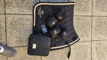 Eskadron Heritage Schabracke mit Bandagen, Eskadron  Heritage Schwarz/Rosé, Sarah , Czapraki, Mücheln