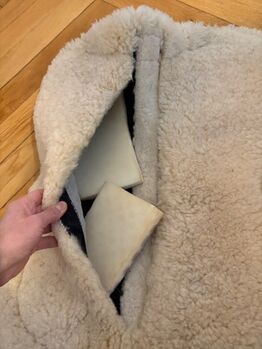 Lammfell-Sattelkissen mit Memoryschaum Loesdau Horse-friends Lammfell-Sattelkissen mit Memoryschaum