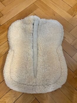 Lammfell-Sattelkissen mit Memoryschaum Loesdau Horse-friends Lammfell-Sattelkissen mit Memoryschaum