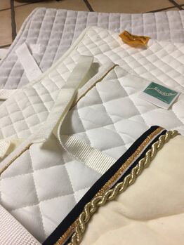 Dressurschabracken und eine Vielseitigkeitsschabracke Kavalkade, Pfiff, ecoline, sonstige 