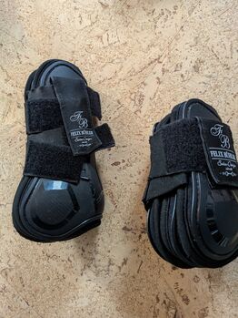 Pony Gamaschen, Felix Bühler , Laura Eckel , Tendon Boots, Bonn