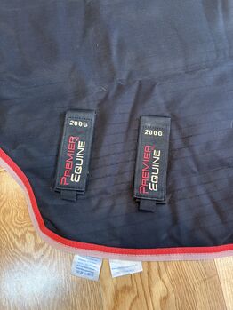 Premier Equine 200g Detachable Neck Cover – Black/Red Premier Equine