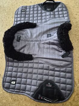 Dressurschabracke Premier Equine mit Antirutsch und Merinowolle Premier Equine 