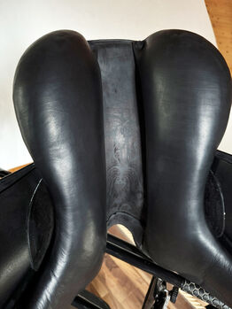 Prestige Dressursattel D2 K 17″ – Lux Leder, inkl. Zubehör Prestige D2 K