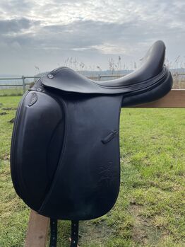 Prestige Helen Dressursattel 17/33 mit Klettpausche, Prestige Helen, Carina Riegg , Dressage Saddle, Burgau