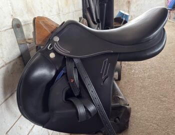 Prestige Springsattel von Okt.25 neu 18" / 30 Kammer, Prestige Roma Jump, Steffi, Jumping Saddle, Haan