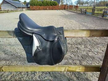 Prestige Meredith zwart springzadel, Prestige Meredith , Bernike Rijksen, Jumping Saddle, Deventer