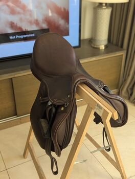 Prestige Roma Jump Springsattel 17/33 Tobacco – wenig benutzt, Prestige Roma jump, Ivana, Springsattel, Madliena