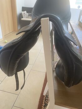 Prestige Venus 16.5” dressage saddle Prestige Venus