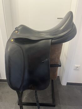 Prestige Venus Dressursattel 18 Zoll / 32 Kammerweite, Prestige Venus, Christina, Girths & Cinches, Grassau