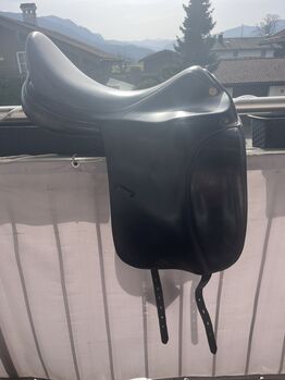 Prestige Venus Dressursattel 18 Zoll / 32 Kammerweite, Prestige Venus, Christina, Girths & Cinches, Grassau