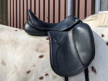 Prestige Venus Style 17 Zoll 33er KW doubliert schwarz Dressursattel Klettpausche Keilkissen, Prestige Venus Style, Line Backsen, Dressage Saddle, Hamburg