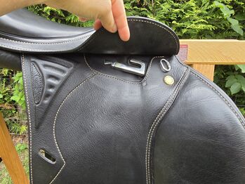 Prestige Versailles 17 33 Schwarz Springsattel Prestige Versailles