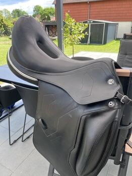 Prestige X-Breath 17“ Dressage K Lux – Schwarz/Silber, Prestige X-Breath, Madita Kay, Dressage Saddle, Wolfenbüttel