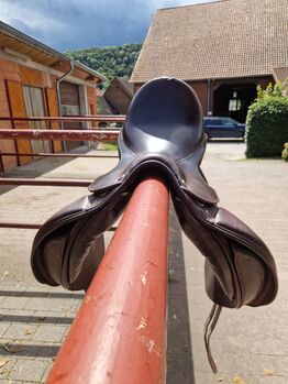 Prestige X Helen Dressursattel 18 Zoll, Kammer 34 – Luxleder Tabacco Prestige  X Helen 