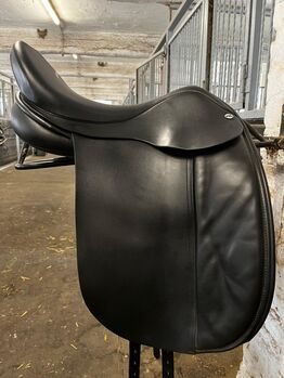 Prydi Switch GP Dressursattel – 17,5" – Medium Kopfeisen, Prydi Switch GP, Sarah Kaiser, Dressursattel, Kassel