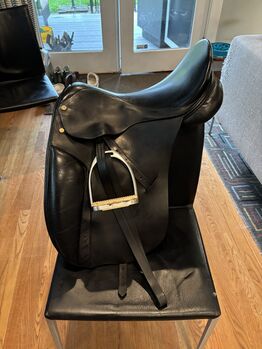 Quality Nice Saddlery Brand Black Dressage Saddle, Quality Nice Saddlery, Clea Sterner, Dressursattel, Chicago