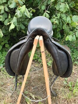 Selten genutzter Dressur Sattel Royal Saddlery, Royal Saddlery  Grand Tour, Tina, Dressage Saddle, Döbeln