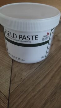 Red Horse Field Hufpaste, Prinzi, Care Products, Markgröningen