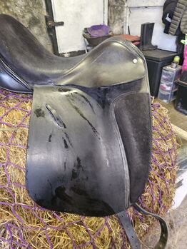 Reduced Barnsby dressage saddle Barnsby 