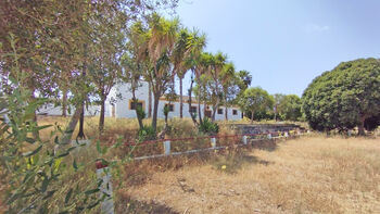 Ref2536M Andalusien, Arcos de la Frontera - Finca mit Stierkampfarena, Gewerbehallen, Reitplatz ..