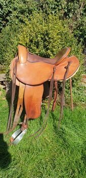 Wanderreitsättel, grosse Auswahl, Sommer Spirit, Nomad, Rieser, Deuber Quantum , Equiflex, Diverse Wanderreitsattel, Endurancesattel, Distanzsattel, Sattelfundgrube (Sattelfundgrube), Endurance Saddle, Kreuzau