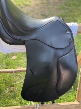 Sattel Remus Leder schwarz 17 Zoll Dressur Euroriding Remus
