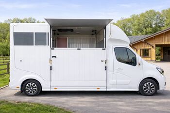 Renault Master Pferdetransporter mit hochwertigem Roelofsen Aufbau Renault Master Roelofsen Aufbau