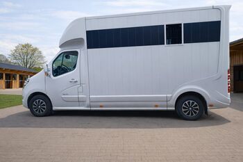 Renault Master Pferdetransporter mit hochwertigem Roelofsen Aufbau Renault Master Roelofsen Aufbau