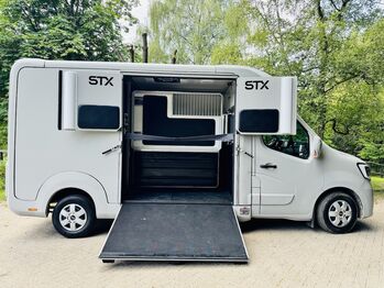 Renault STX Pferdetransporter, 3-Sitzer, Automatik MIETEN Renault STX Horsetruck