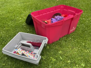 Putzbox pink mit Inhalt, Unterschiedlich , Julia Schmidt, Grooming Brushes & Equipment, Lippstadt