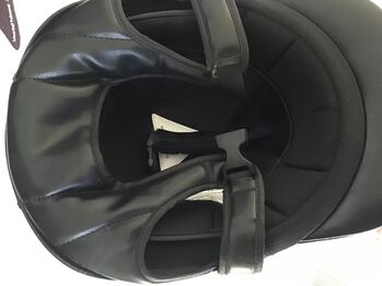 Reithelm in schwarzer Leder- und Kroko-Optik Gr. 54