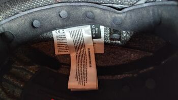 Reithelm, schwarz mit Verzierung, Größe M-L