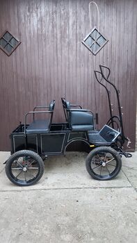 Kutsche für Shettys oder Ponys, ein- und zweispännig fahrbar.