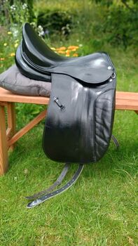 Röösli Classic Rigi Monoblatt Dressursattel 17" Röösli Classic Rigi