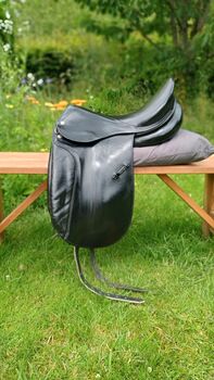 Röösli Classic Rigi Monoblatt Dressursattel 17", Röösli Classic Rigi, C. Ritzmann , Dressursattel, Varel