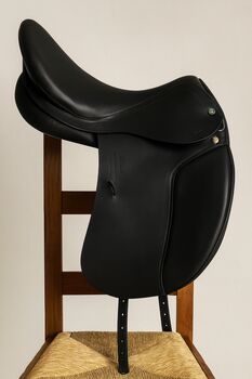 Roma Dressage Roma Prestige Dressursattel - 18", KW 33 - sehr guter Zustand, Prestige Roma, Michaela , Dressage Saddle, Hauenstein