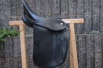 Sattel Butterfly Dressursattel Modell Claudia 18 Zoll, Butterfly Claudia, Nadine Thewes, Dressage Saddle, Schmelz 