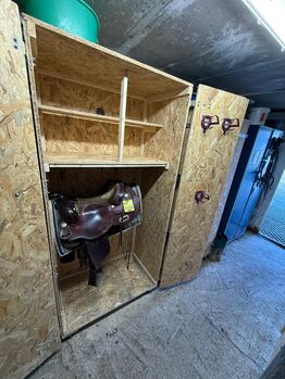 Sattelschrank Wurde extra für mich gebaut  Sattelschrank auch für Westernsättel gut geeignet 