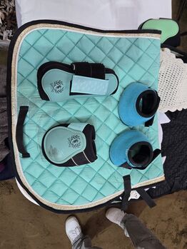 Set Schabracke mit Gamaschen und Hufglocken, Diana Krull, Dressage Pads, Franzburg