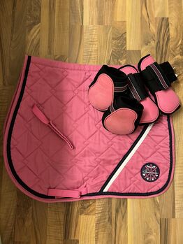 Schabracke mit passenden Gamaschen und Streichkappen, Showmaster, Anna Thanbauer, Dressage Pads, Hallwang