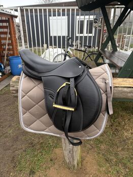 Sattel VS schwarz mit Steigbügelriemen Fouganza, Fouganza, Sauck, All Purpose Saddle, Greifswald