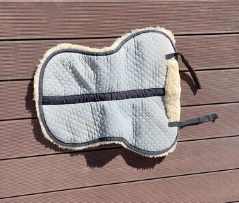 Sattelkissen Sattelpad Lammfell, WB, Simone Claridge, Saddle Accessories, Oberhaching