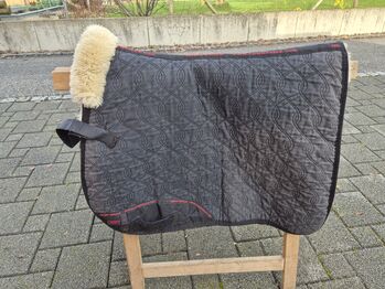 Lammfell Schabracke, Christ, Malou Petesch, Dressage Pads, winznau