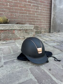 Samshield Swarovski almost new, Samshield Shadowmat, Danine Van de waterlaat, Riding Helmets, Eindhoven